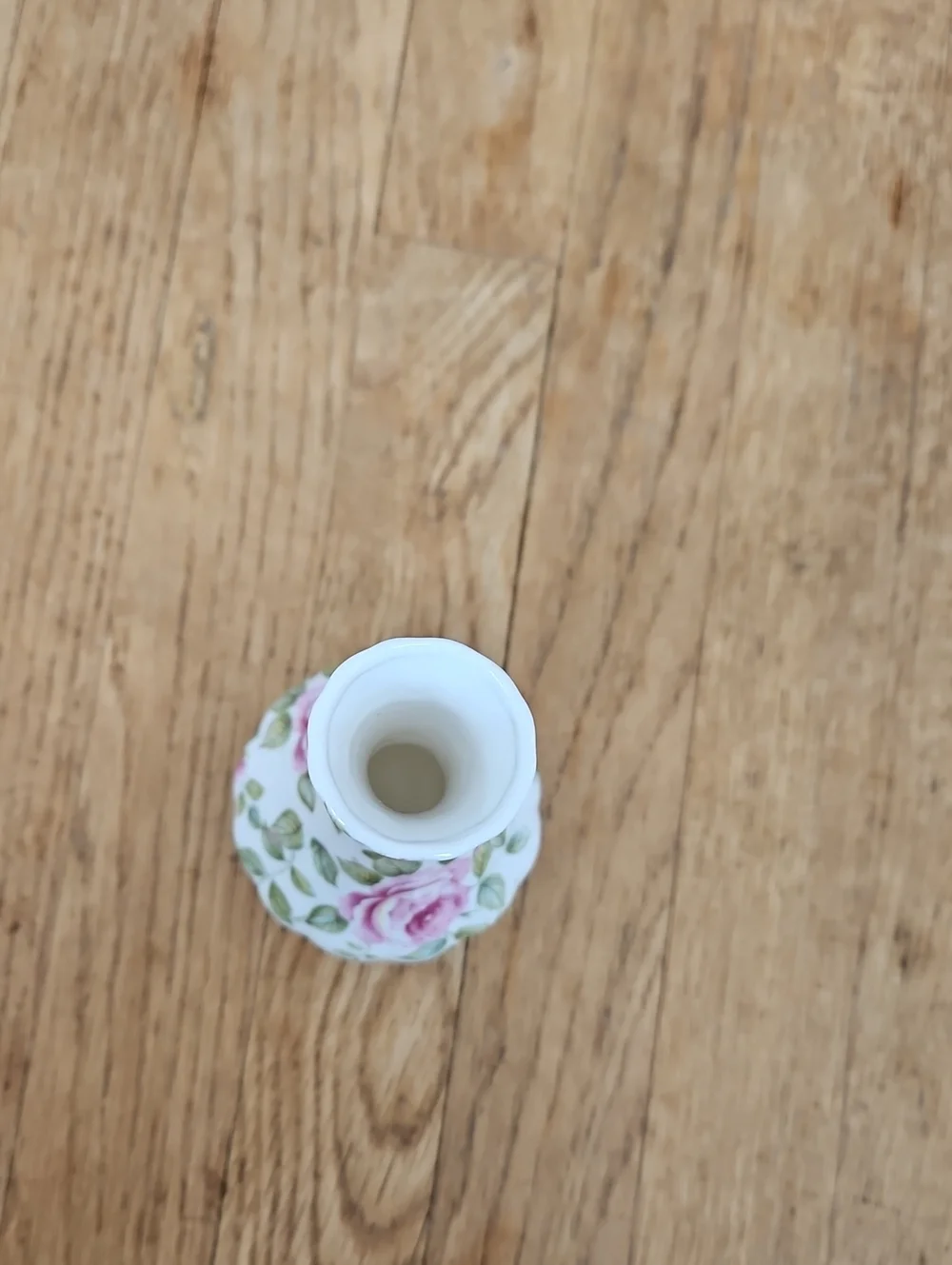 Rosina-Queens Cottage Rose Bud Vase